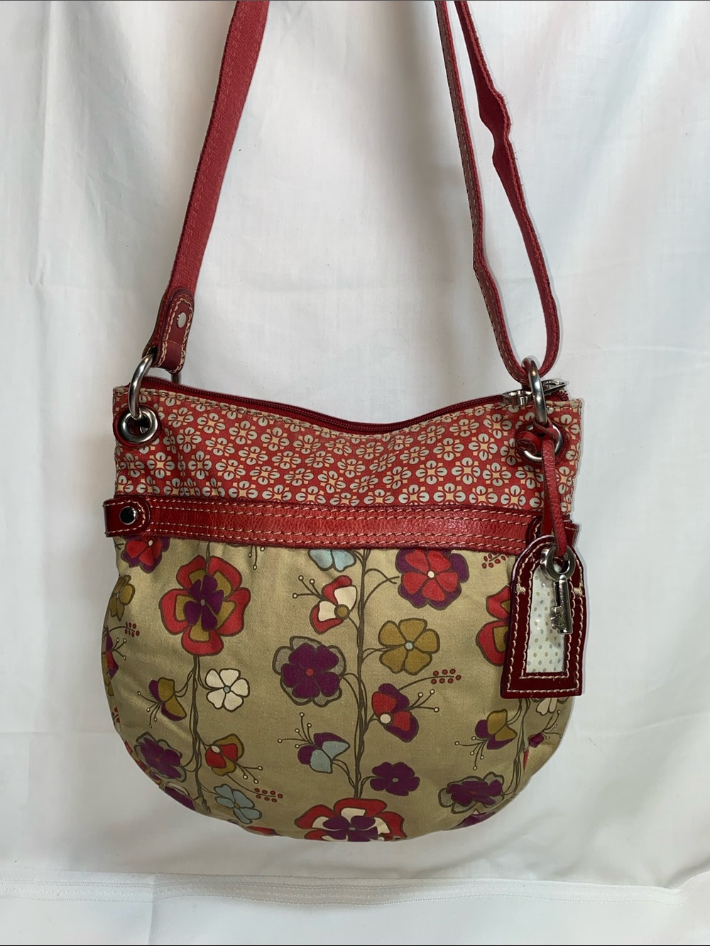 Fossil Key-Per Floral Canvas Crossbody in Red and Tan with Multicolor Flowers